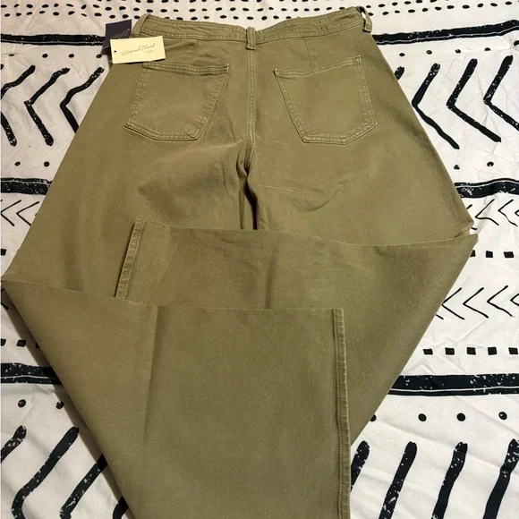 Olive Green Wide-Leg Pants - Picture 3 of 3
